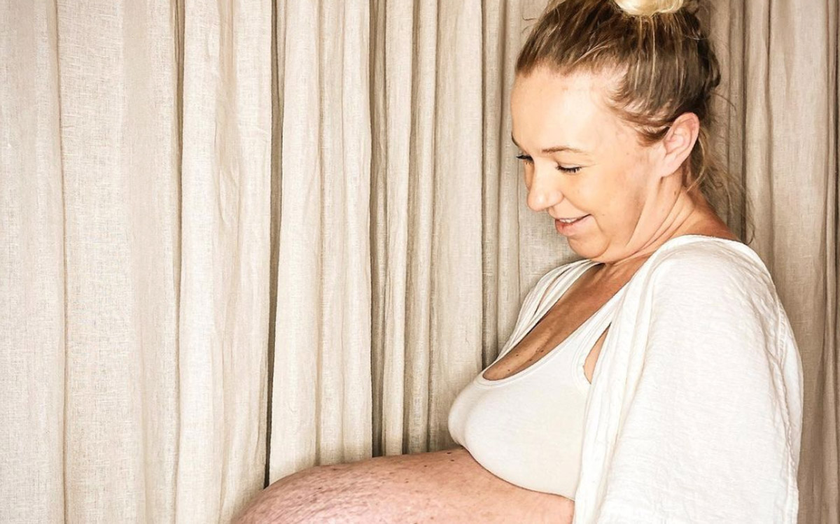 Woman pregnant with triplets goes viral for her GIGANTIC baby bump