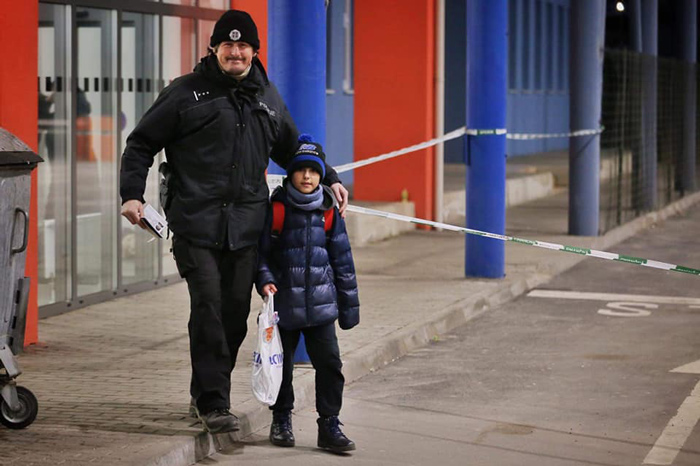 11-year-old crosses Ukraine border ALONE with only a backpack and a phone number
