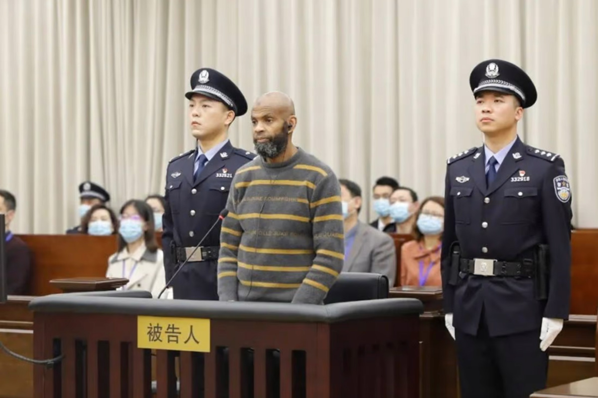 China sentences US citizen to death