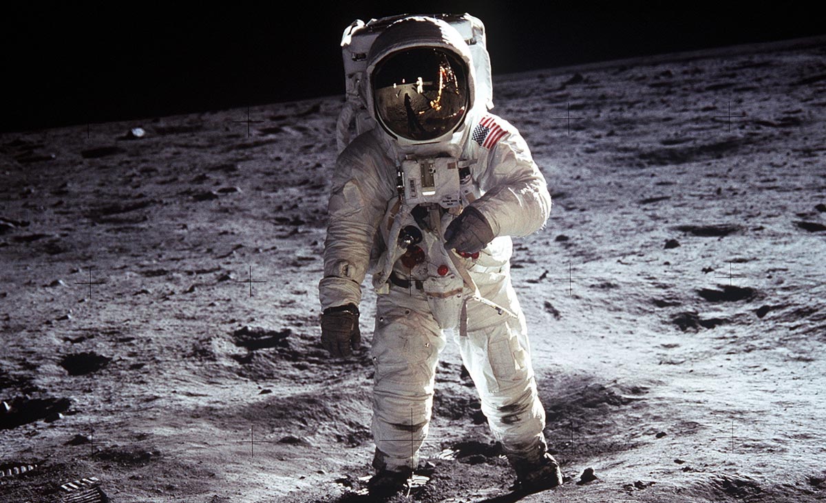 First the metaverse, now the universe: Meta and the Smithsonian let you walk on the moon