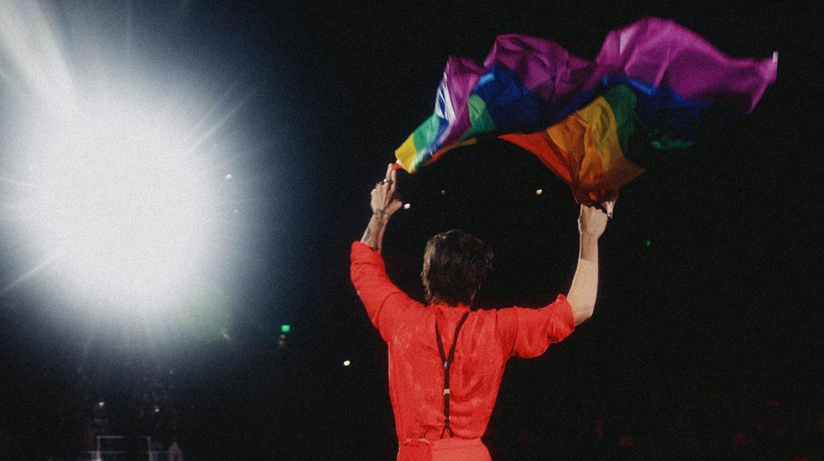 Emotional moment as Harry Styles helps fan come out during Wembley show