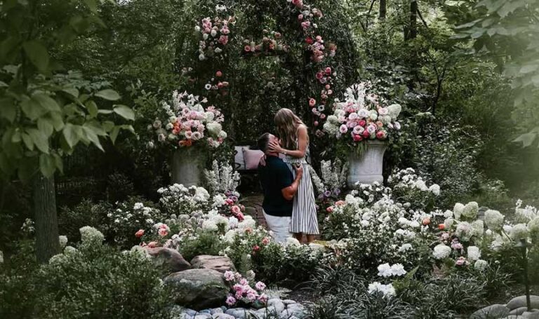 Taylor Swift is engaged to the boy on the football team, Travis Kelce